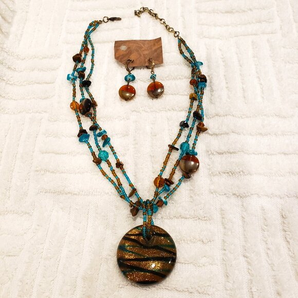 NWOT Beaded Multistrand Resin Pendant Necklace & Earrings Set - Picture 1 of 7